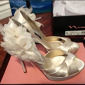 NINA Maybell Mother of Pearl wedding shoes. Size 8